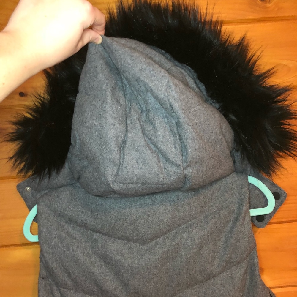 Grey gap vest - Picture 3 of 7